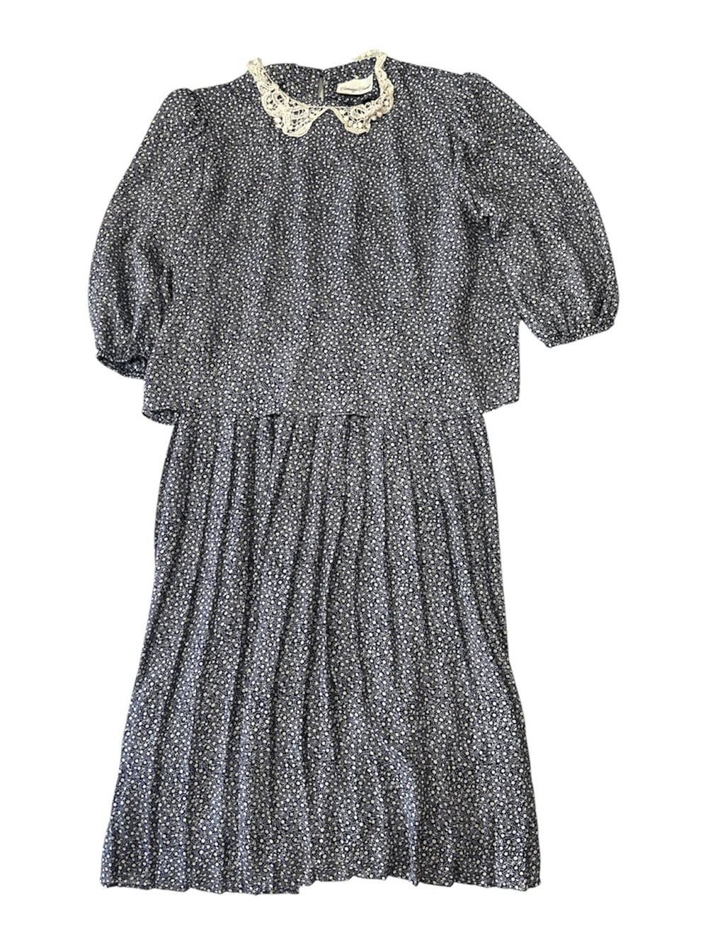 Carriage Court 80s Floral Two-Piece Dress with Lace Collar see measurements